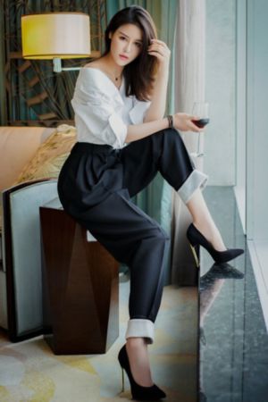 老师用腿夹我下面_超清电影在线观看